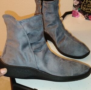 NWOT Arcopedico Zip Gray Boot (41) Size 10